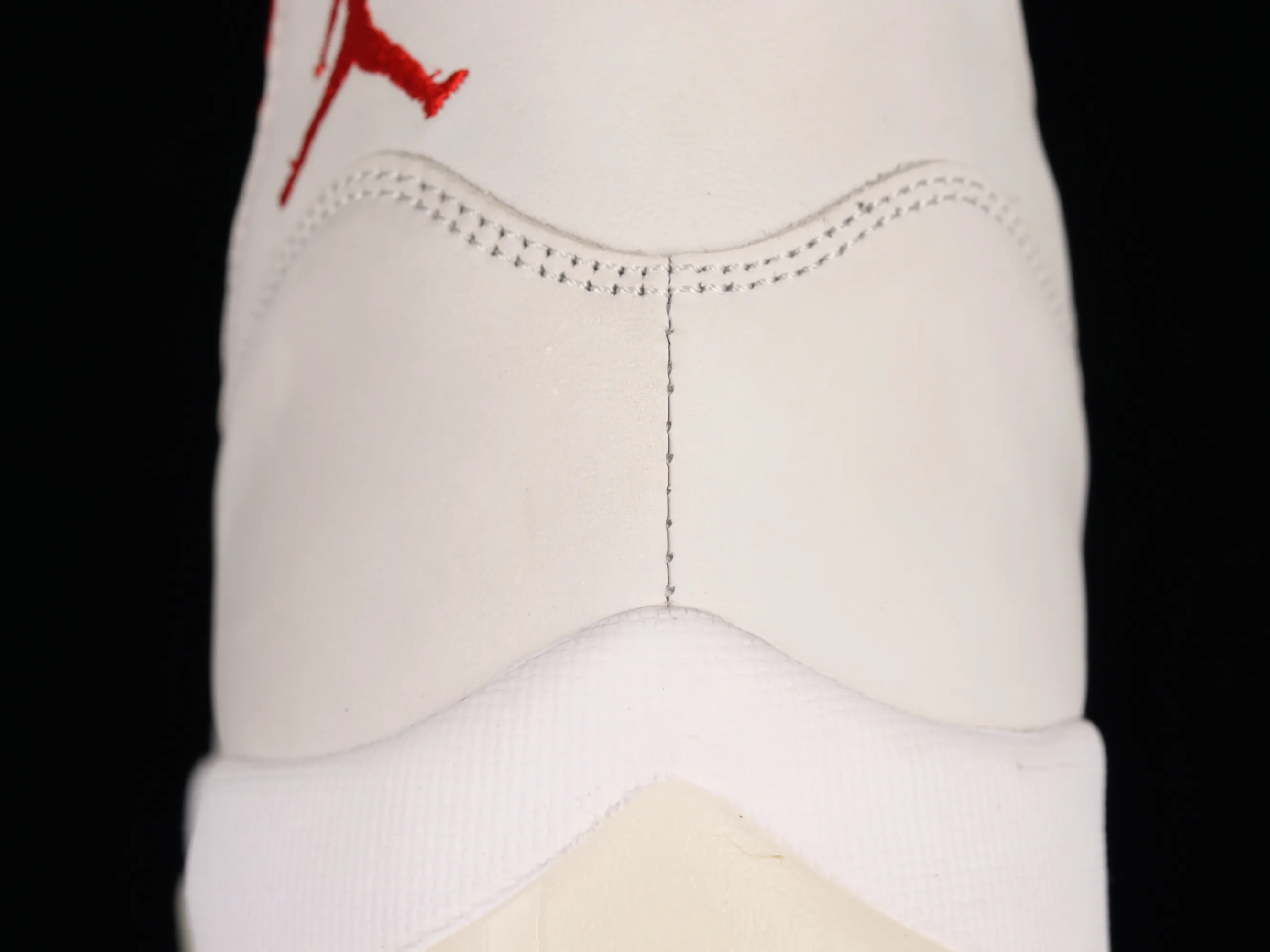 All categories Air Jordan Jordan series basketball shoes Air Jordan 11 F version Air Jordan 11 "Platinum Tint" AJ11 Joe 11 Bugs Bunny 378037-016